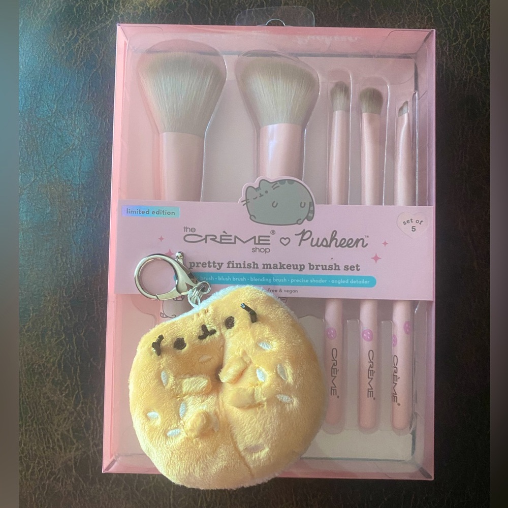 Pusheen the creme shop makeup brush bundle